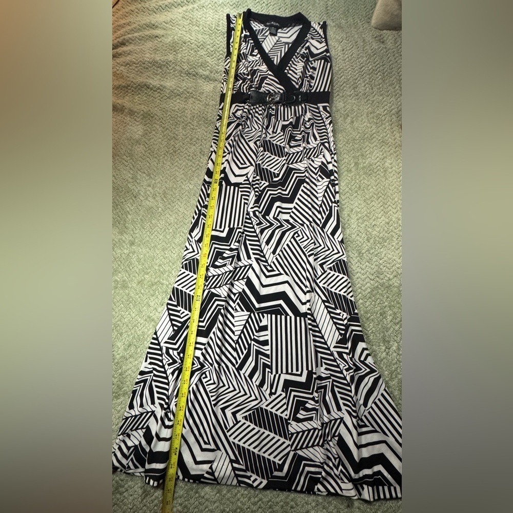 ELF Monochrome Abstract Maxi Dress - Picture 5 of 5